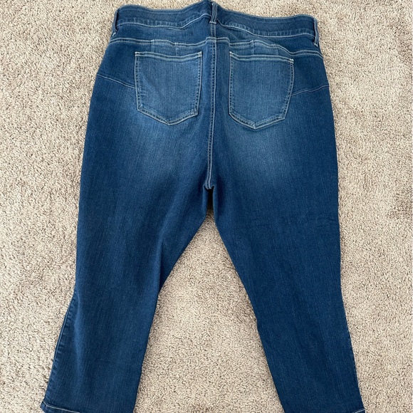 Torrid Skinny cropped Jeans. - Picture 2 of 3